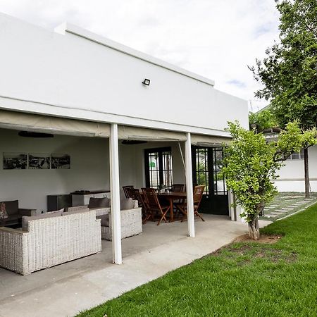 Victorian Square Guesthouse Graaff-Reinet Buitenkant foto