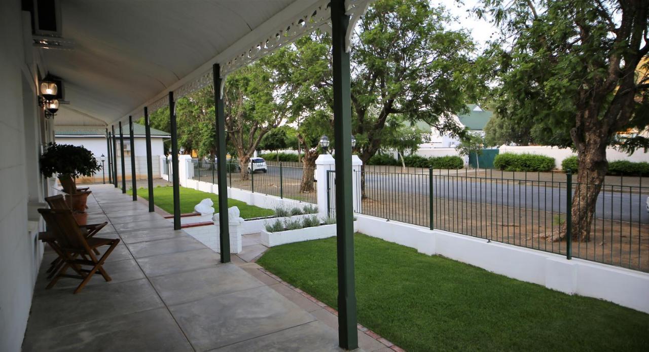 Victorian Square Guesthouse Graaff-Reinet Buitenkant foto
