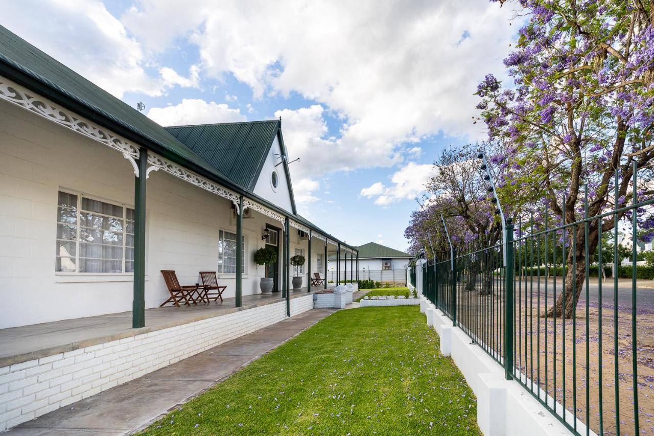 Victorian Square Guesthouse Graaff-Reinet Buitenkant foto