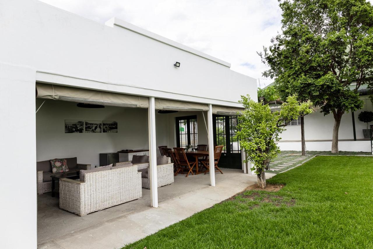 Victorian Square Guesthouse Graaff-Reinet Buitenkant foto