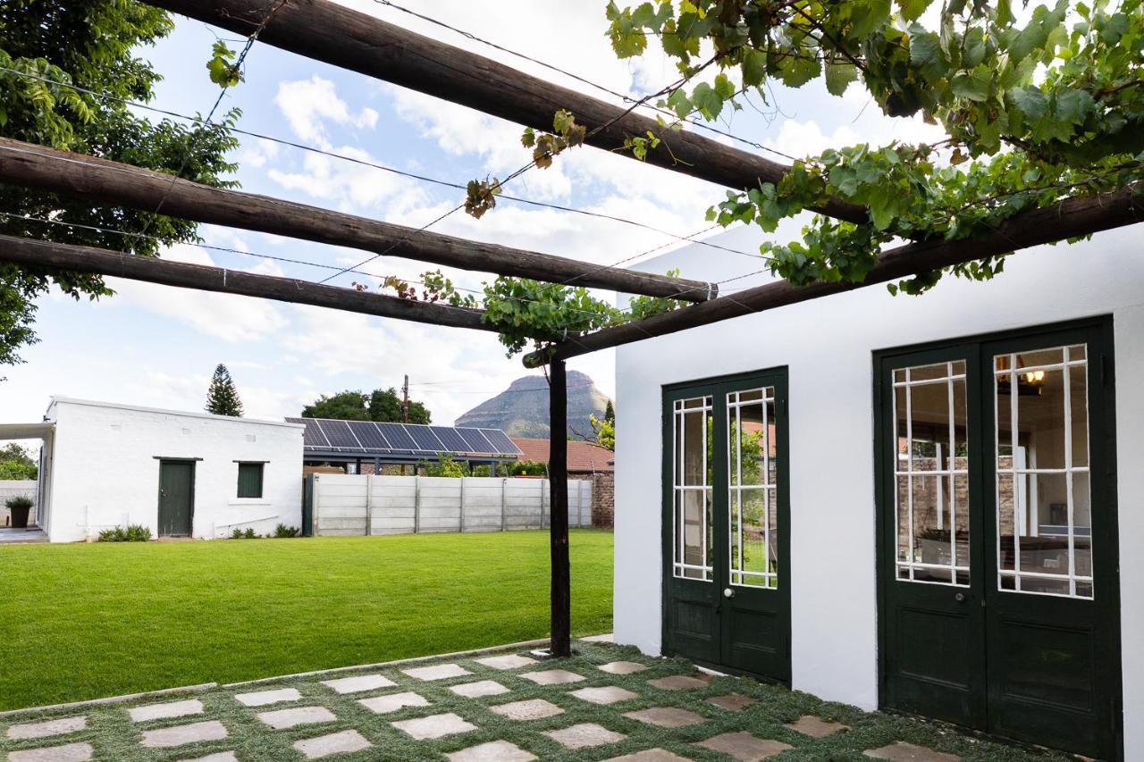 Victorian Square Guesthouse Graaff-Reinet Buitenkant foto