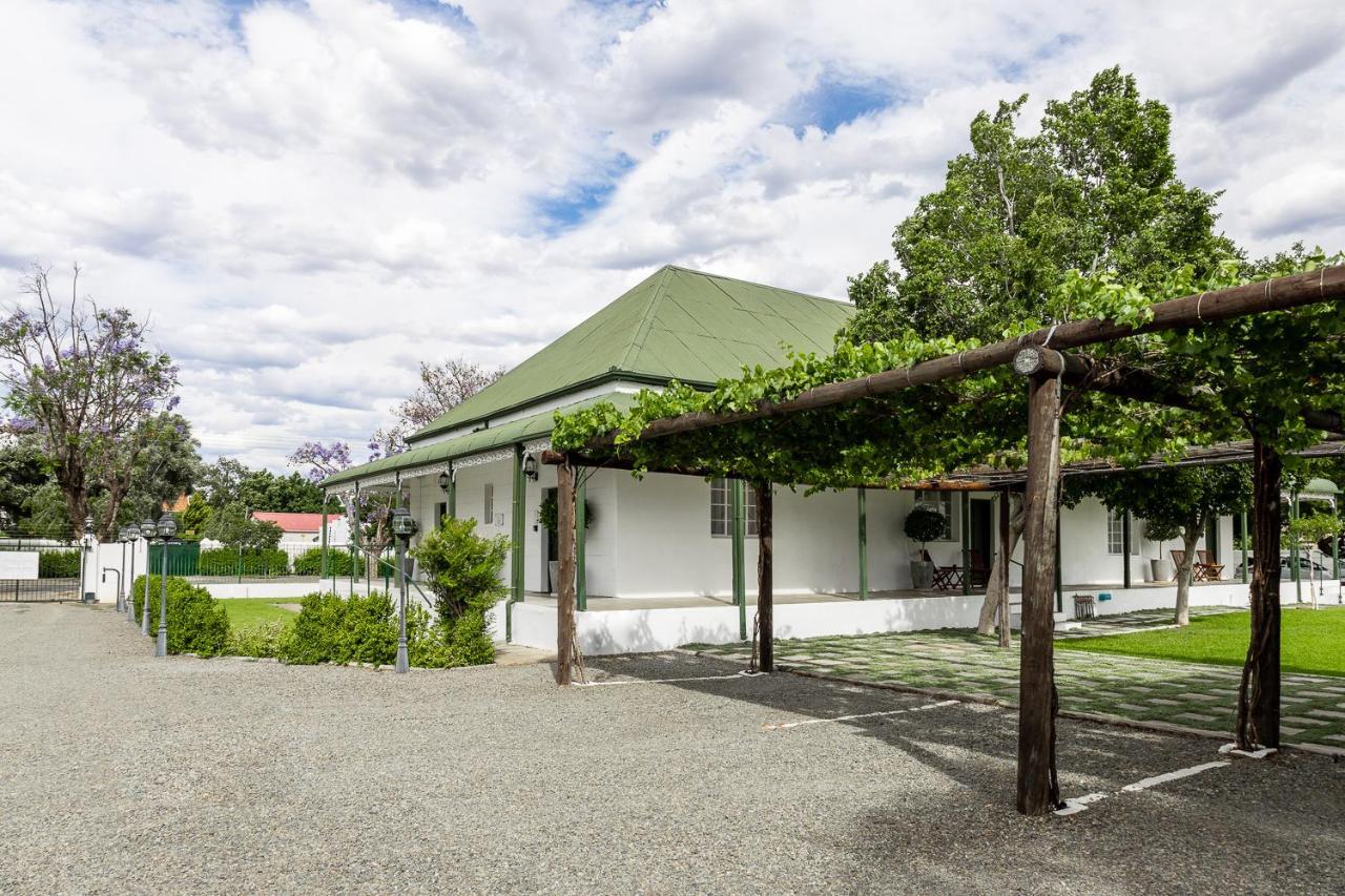 Victorian Square Guesthouse Graaff-Reinet Buitenkant foto