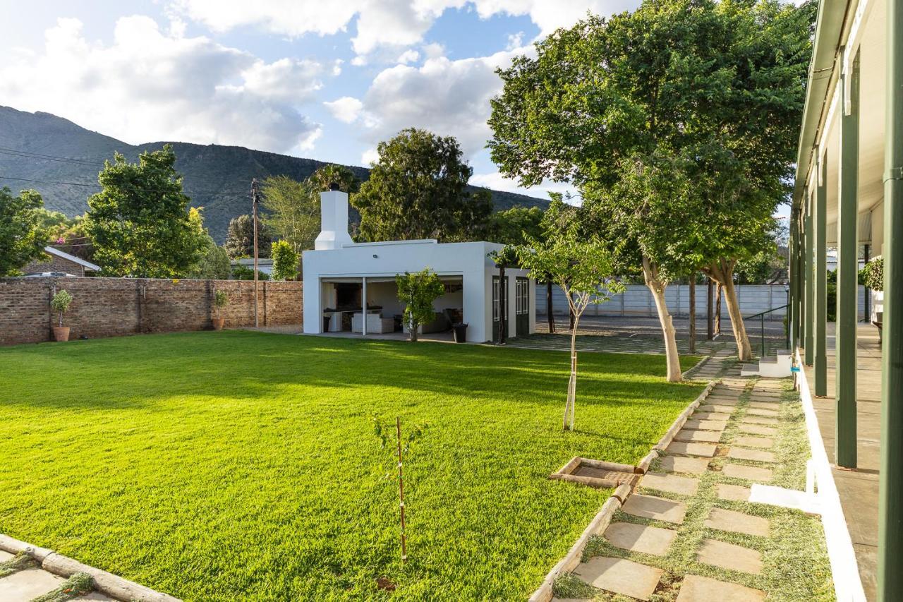 Victorian Square Guesthouse Graaff-Reinet Buitenkant foto