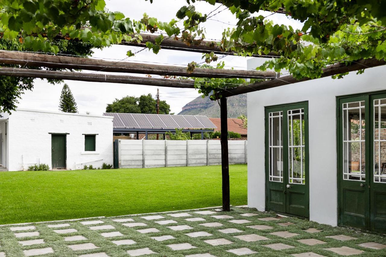 Victorian Square Guesthouse Graaff-Reinet Buitenkant foto