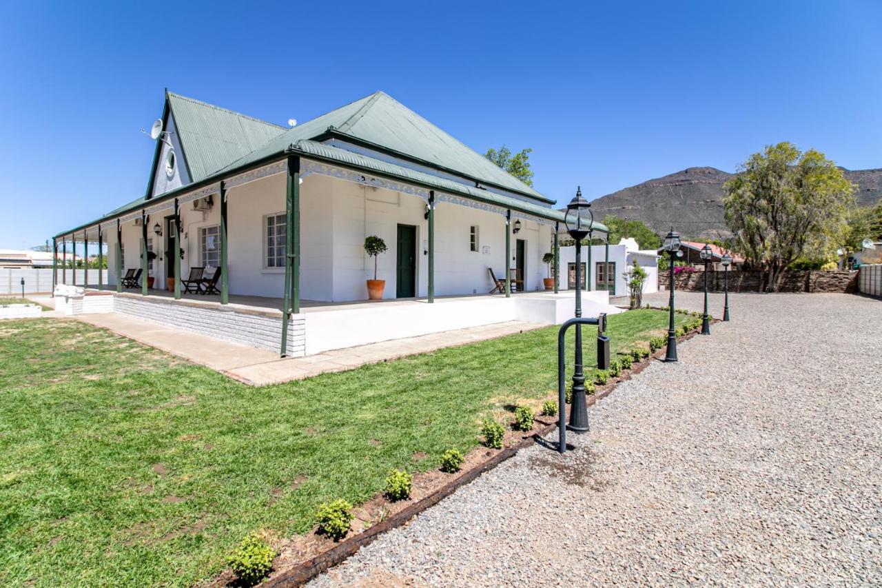 Victorian Square Guesthouse Graaff-Reinet Buitenkant foto