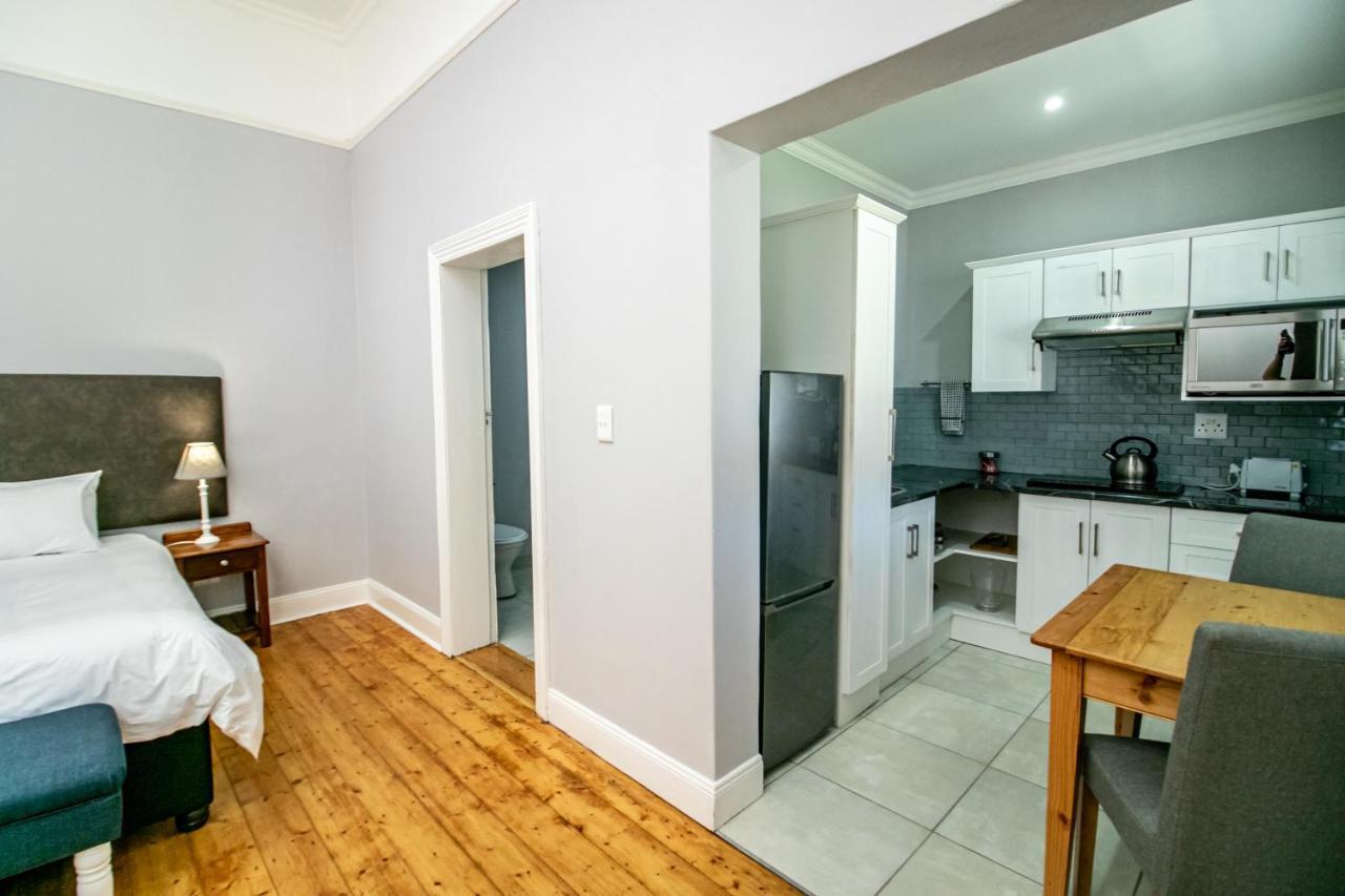 Victorian Square Guesthouse Graaff-Reinet Buitenkant foto