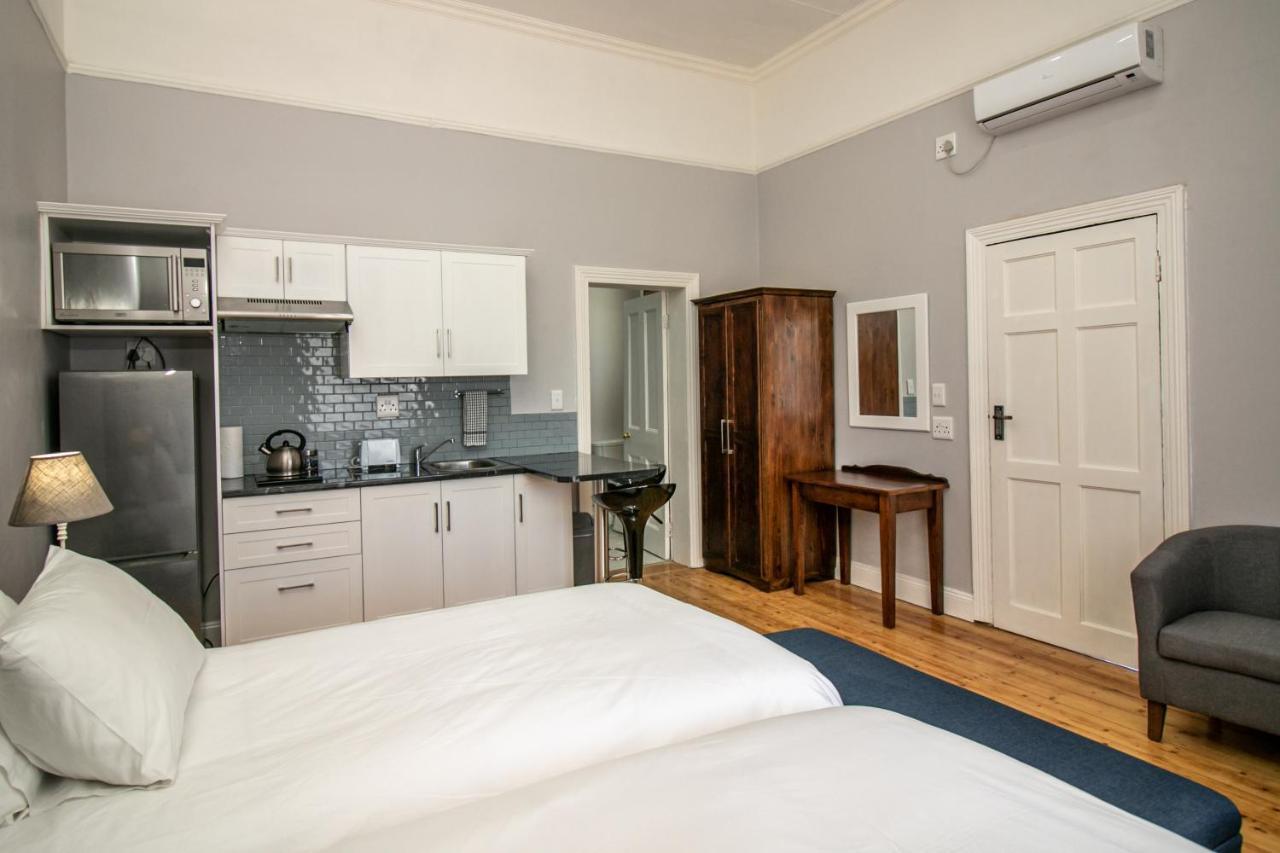 Victorian Square Guesthouse Graaff-Reinet Buitenkant foto