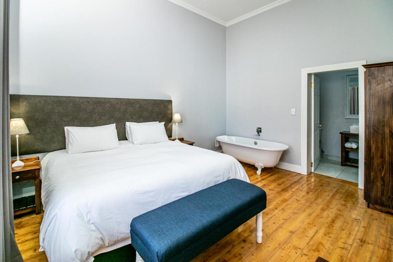 Victorian Square Guesthouse Graaff-Reinet Buitenkant foto