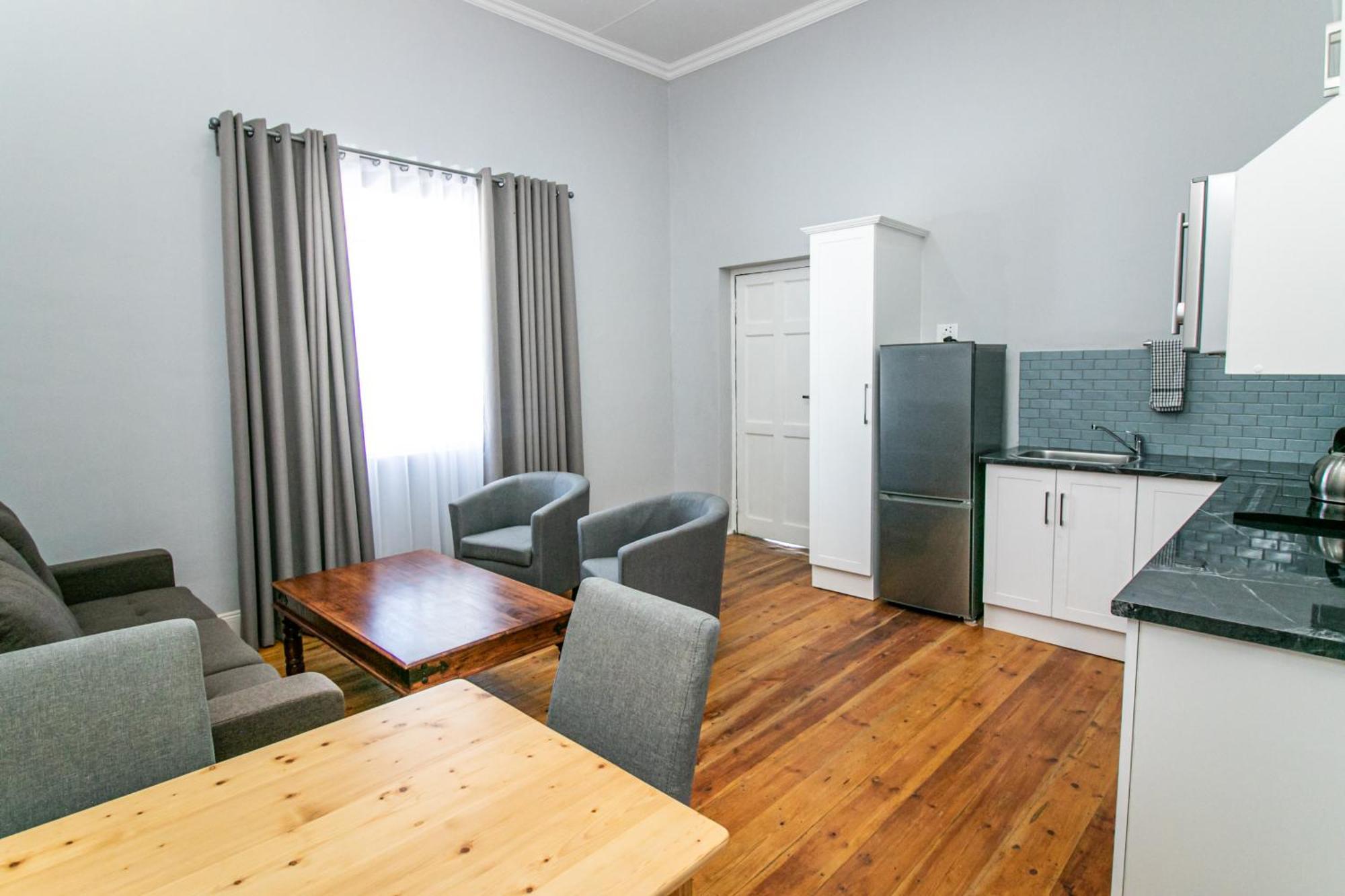 Victorian Square Guesthouse Graaff-Reinet Buitenkant foto