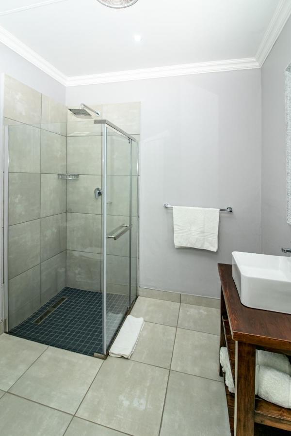 Victorian Square Guesthouse Graaff-Reinet Buitenkant foto