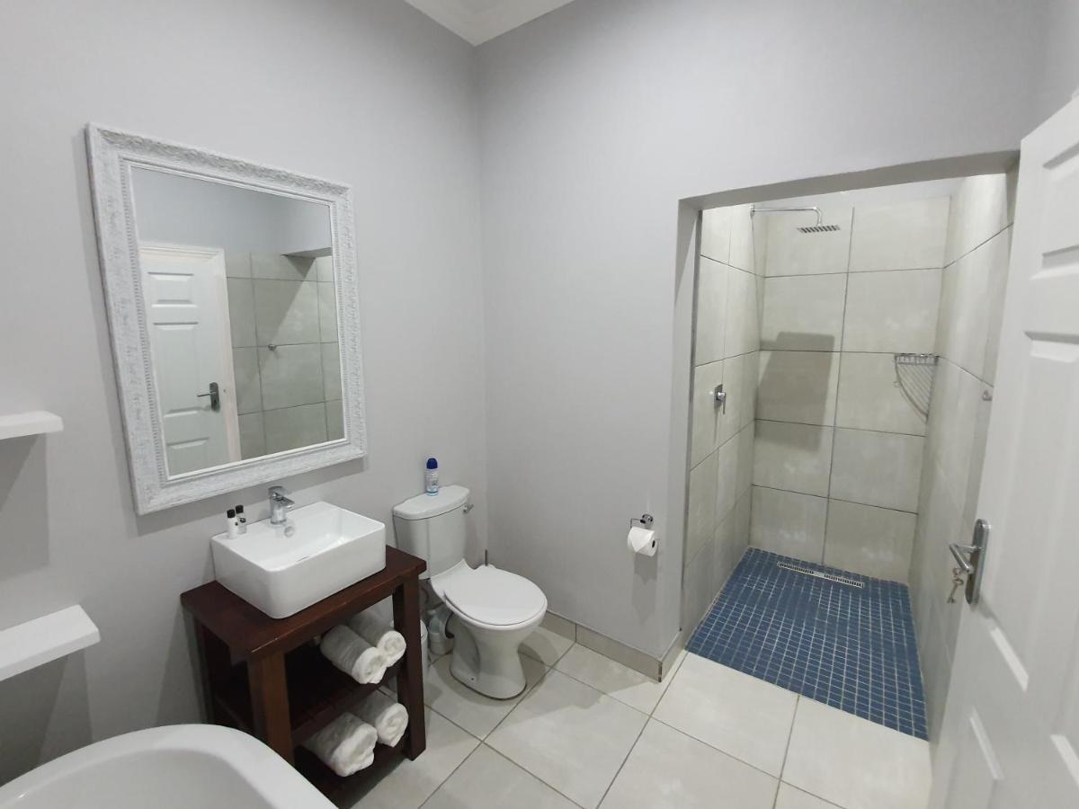 Victorian Square Guesthouse Graaff-Reinet Buitenkant foto
