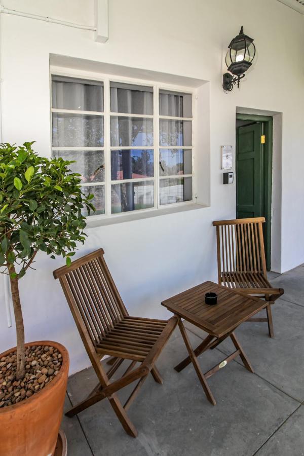 Victorian Square Guesthouse Graaff-Reinet Buitenkant foto