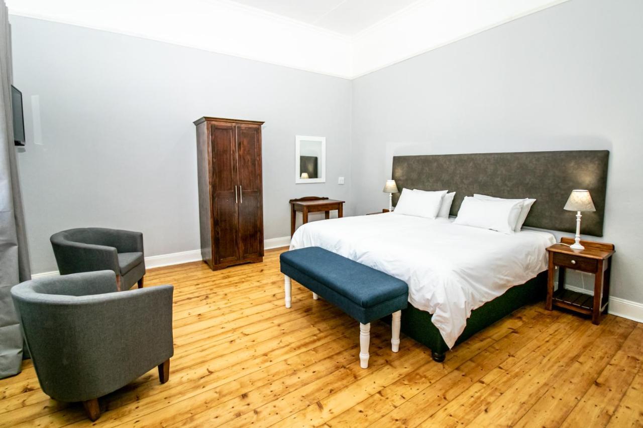Victorian Square Guesthouse Graaff-Reinet Buitenkant foto
