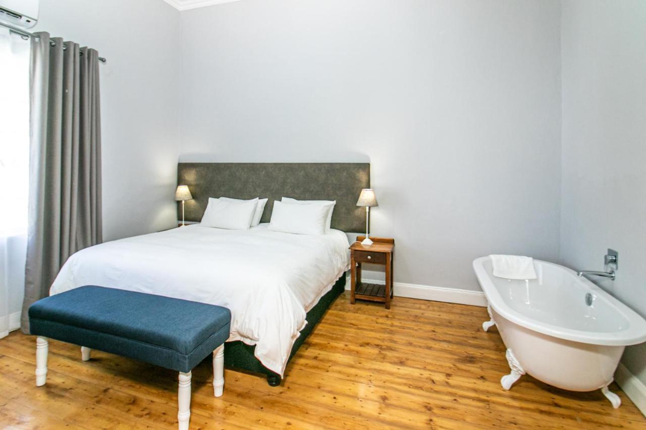 Victorian Square Guesthouse Graaff-Reinet Buitenkant foto