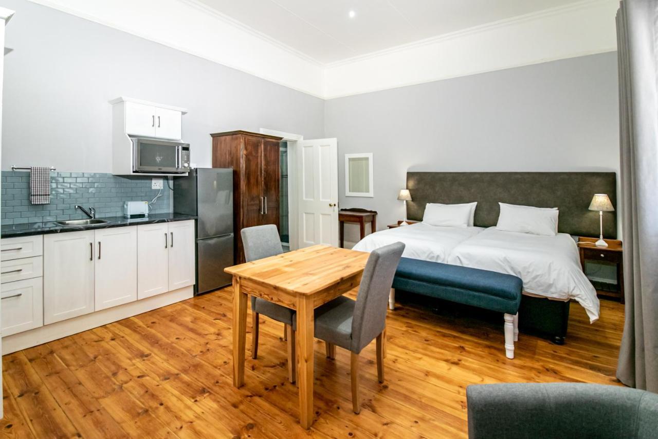 Victorian Square Guesthouse Graaff-Reinet Buitenkant foto