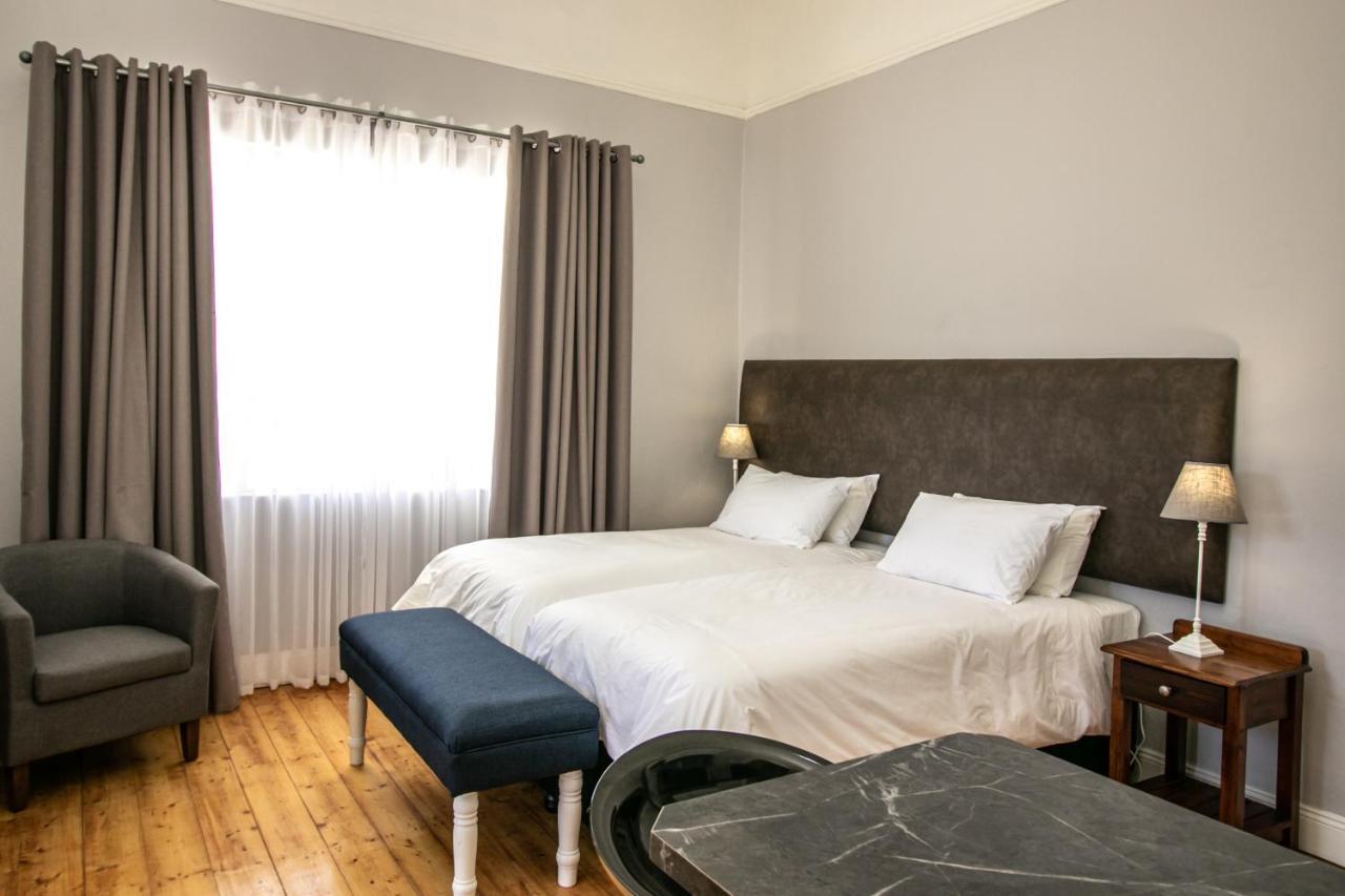 Victorian Square Guesthouse Graaff-Reinet Buitenkant foto