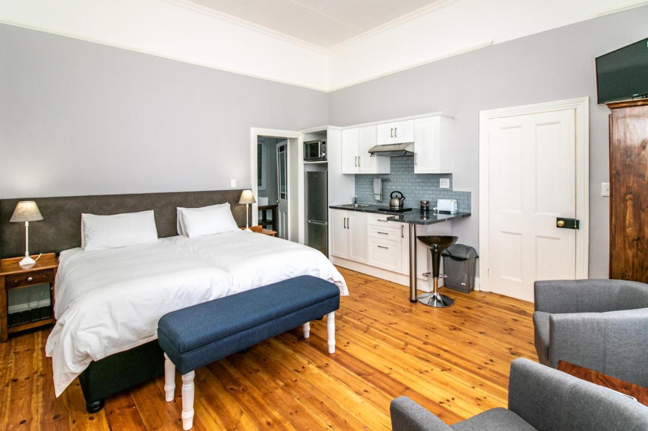 Victorian Square Guesthouse Graaff-Reinet Buitenkant foto
