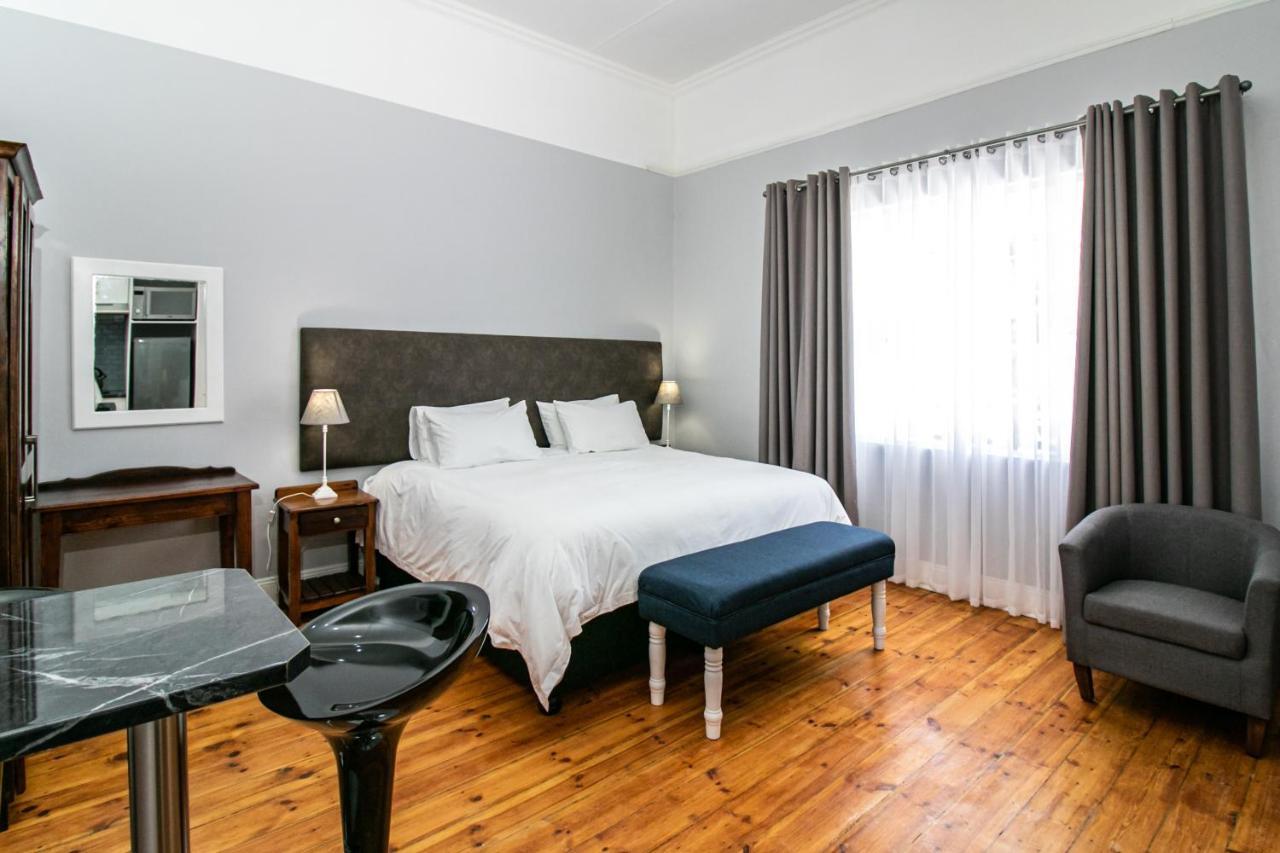 Victorian Square Guesthouse Graaff-Reinet Buitenkant foto