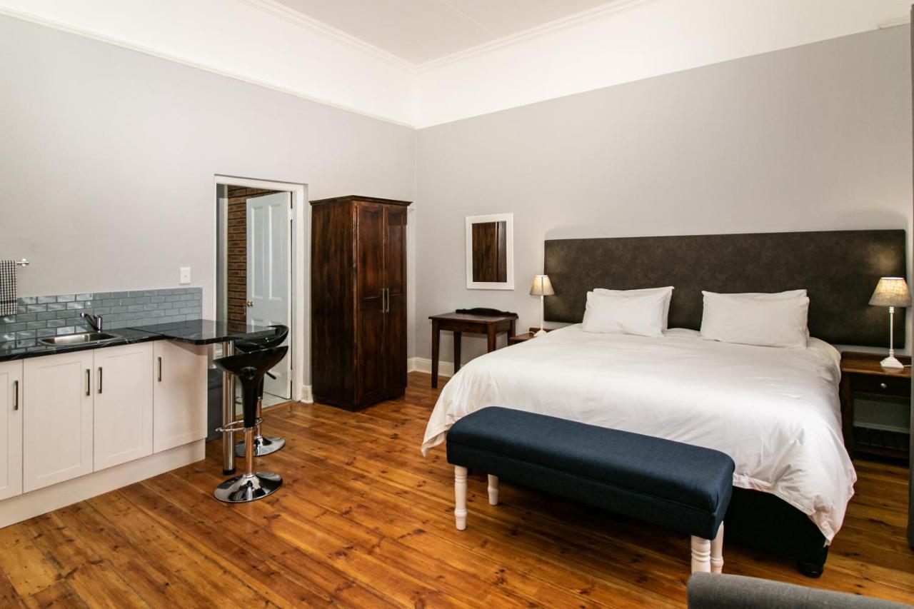Victorian Square Guesthouse Graaff-Reinet Buitenkant foto
