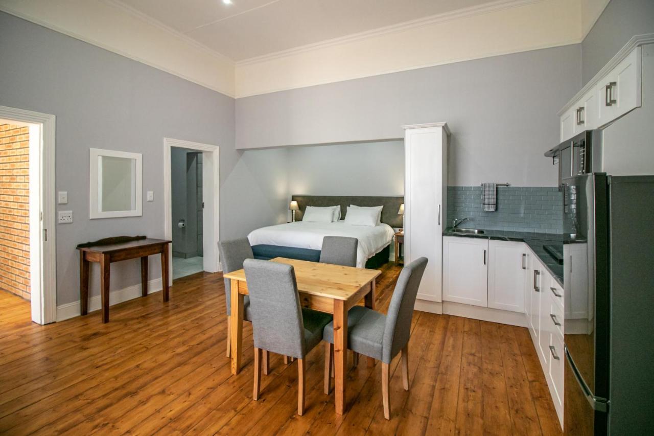 Victorian Square Guesthouse Graaff-Reinet Buitenkant foto