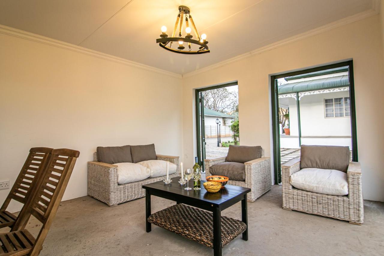 Victorian Square Guesthouse Graaff-Reinet Buitenkant foto