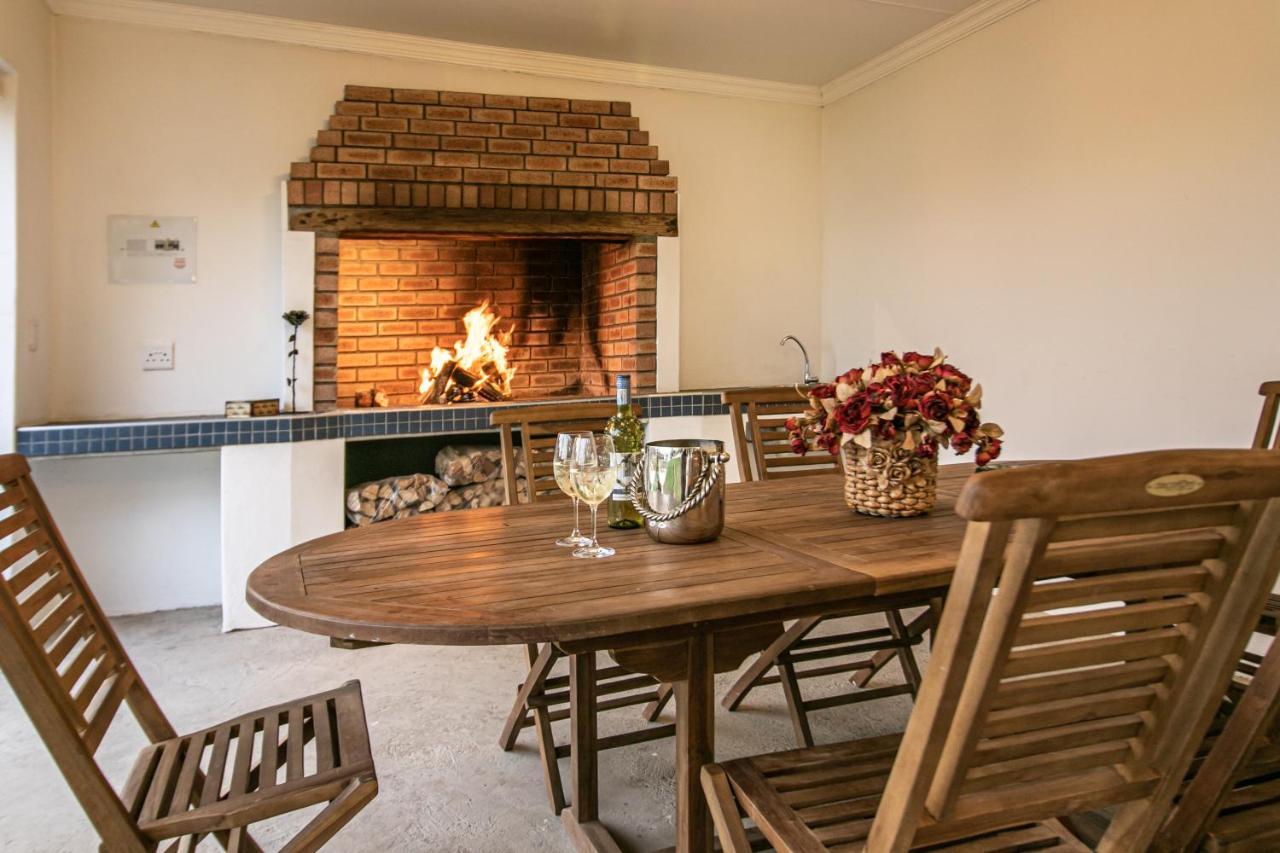 Victorian Square Guesthouse Graaff-Reinet Buitenkant foto