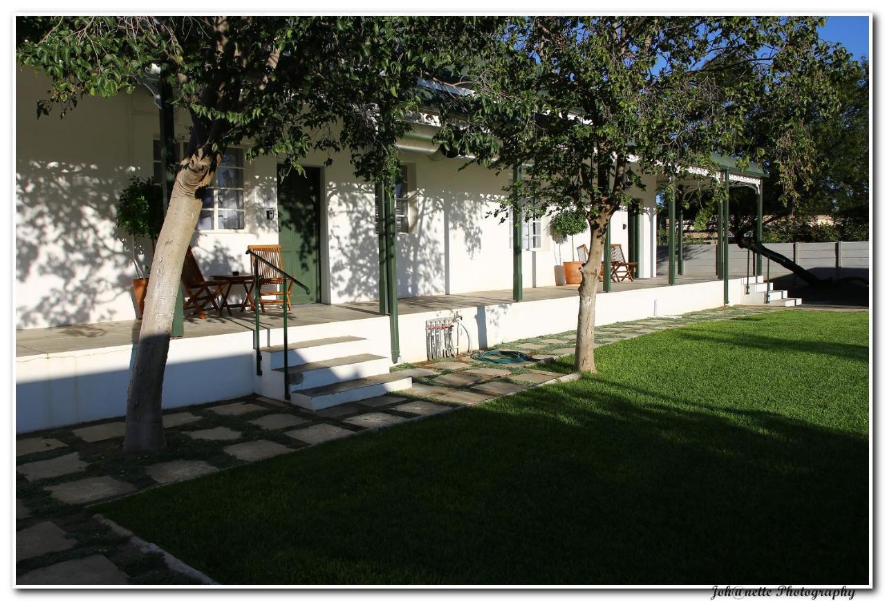 Victorian Square Guesthouse Graaff-Reinet Buitenkant foto