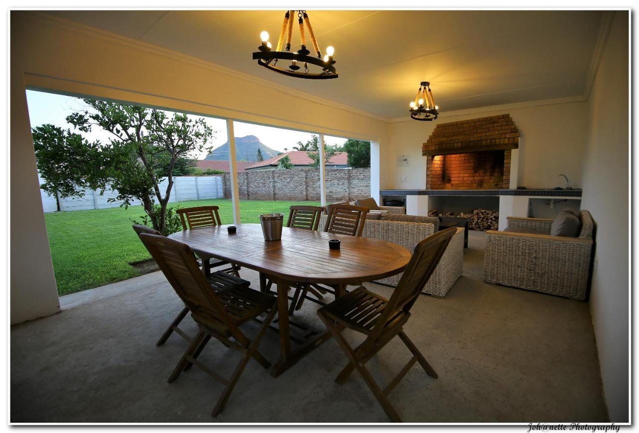 Victorian Square Guesthouse Graaff-Reinet Buitenkant foto